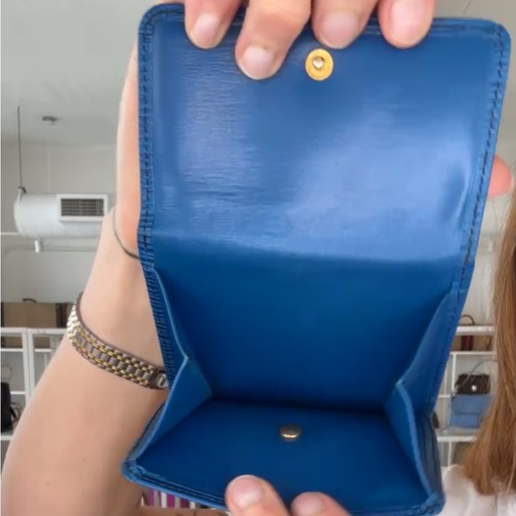 Auth Louis Vuitton Epi Leather Compact Wallet - Picture 3 of 4
